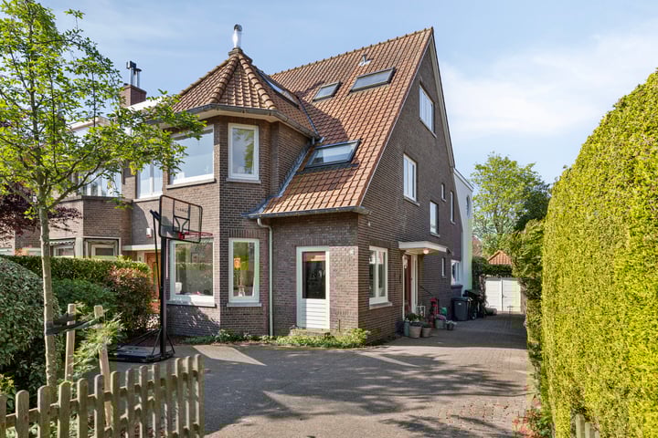 Van Zuylen van Nijeveltstraat 79 in Wassenaar