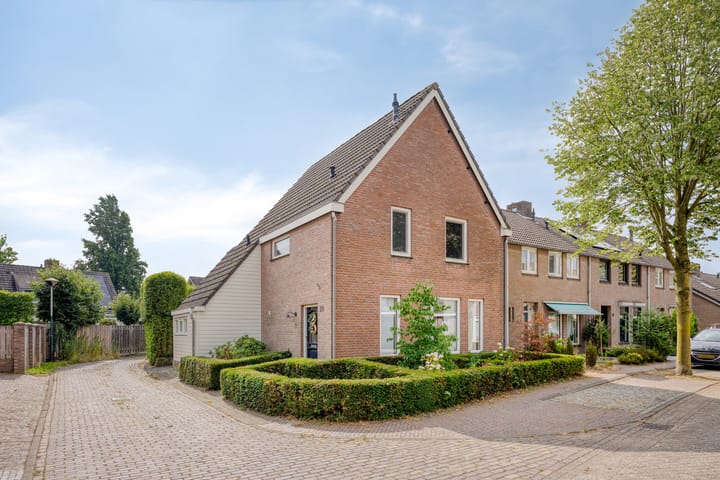 Veenbes 20 in Oost West en Middelbeers