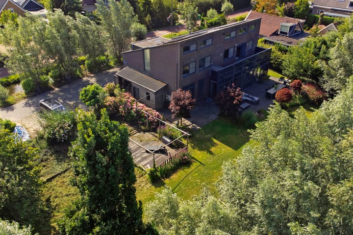 Photo of property Veenweg 131, 's-Gravenhage