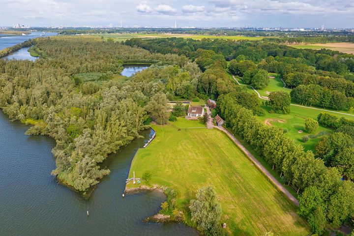 Veerweg 8 in Rhoon foto