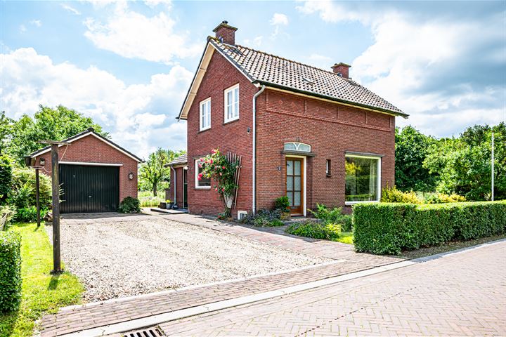 Photo of property Veesser Enkweg 12, Veessen