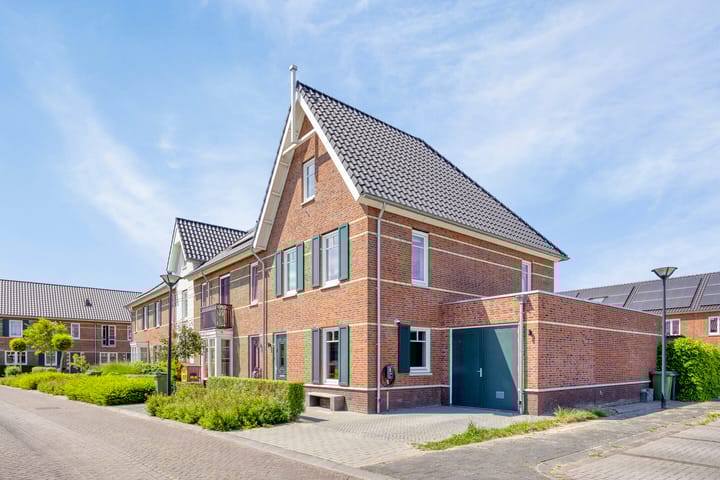 Veldbies 33 in Vlijmen foto