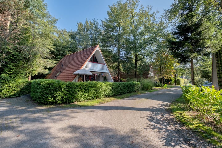 Photo of property Veldhuisweg 4-4, IJhorst