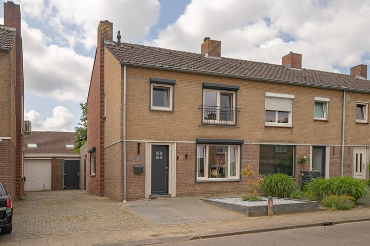 Velgraafweg 18 in Holtum
