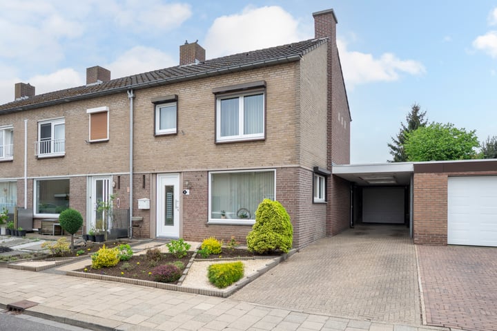 Velgraafweg 8 in Holtum
