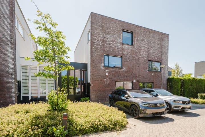 Photo of property Velhorstlaan 4, Spijkenisse