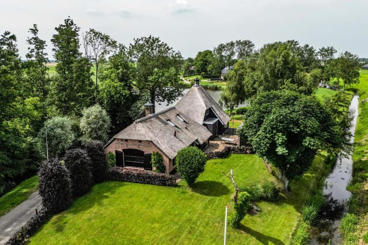 Photo of property Venedijk Zuid 16, Kamperveen