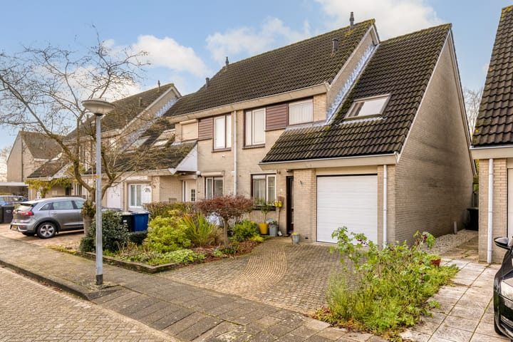 Photo of property Vergeet-mij-nietjestraat 32, Almere