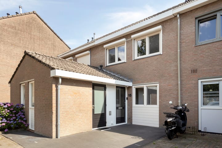 Vermeerplantsoen 15 in Drunen