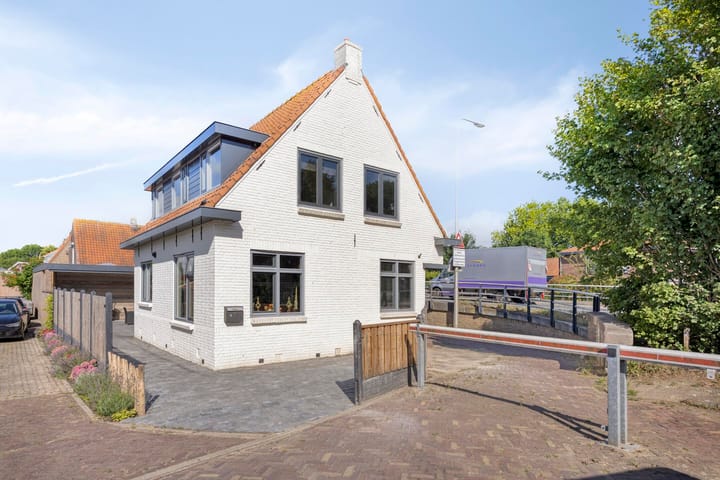 Photo of property Vierambachtsweg 5, Woubrugge