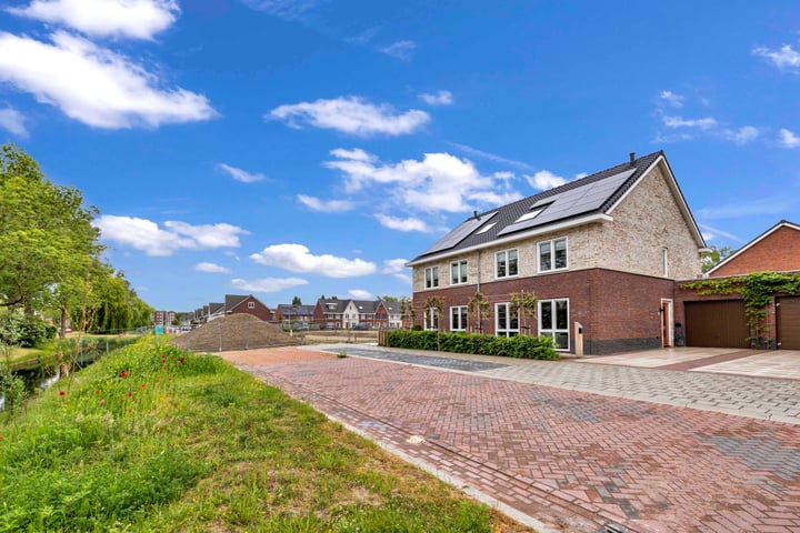 Photo of property Vierasser 83, Hellevoetsluis