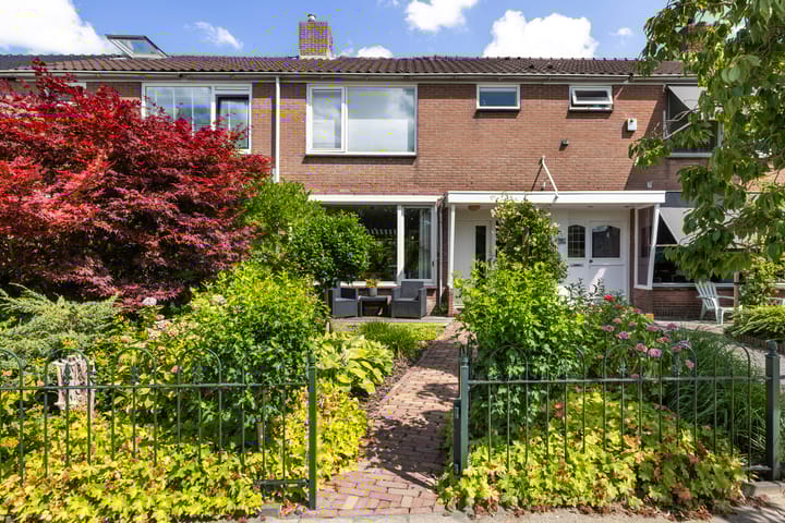 Photo of property Vijverlaan 100, Dordrecht
