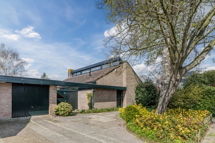 Vijverlaan 35 in Vreeland