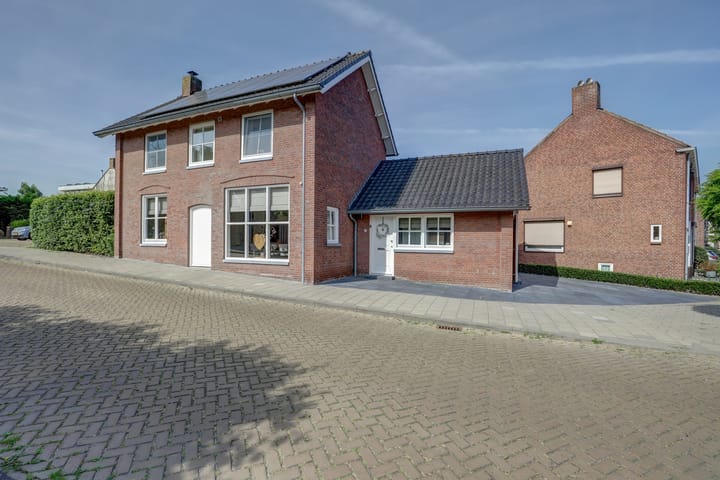 Vincent van Goghstraat 1 in Raamsdonksveer