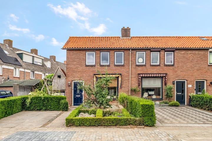 Vincent van Goghstraat 1 in Ede foto