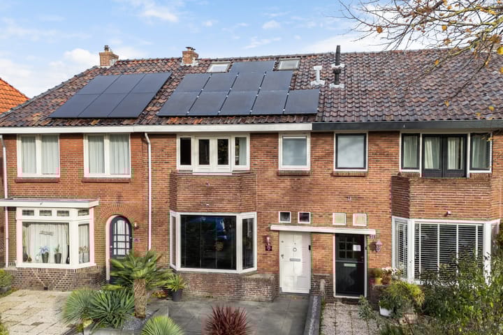 Photo of property Vincent van Goghstraat 52, Leeuwarden