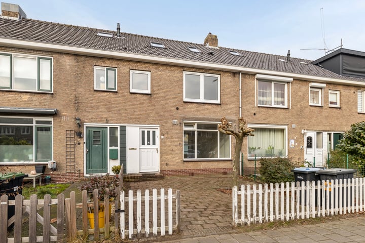 Photo of property Vincent van Goghweg 21, Zaandam