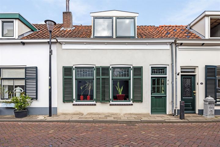 Vissersdijk 11 in Middelharnis