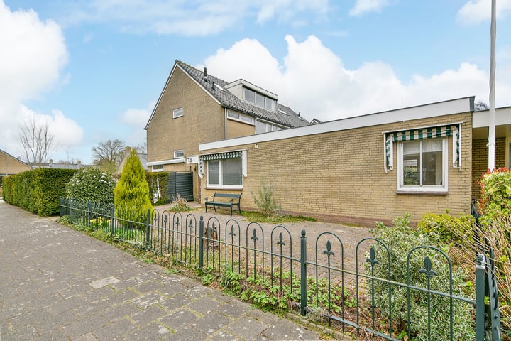 Photo of property Vliegersplein 73, Vijfhuizen