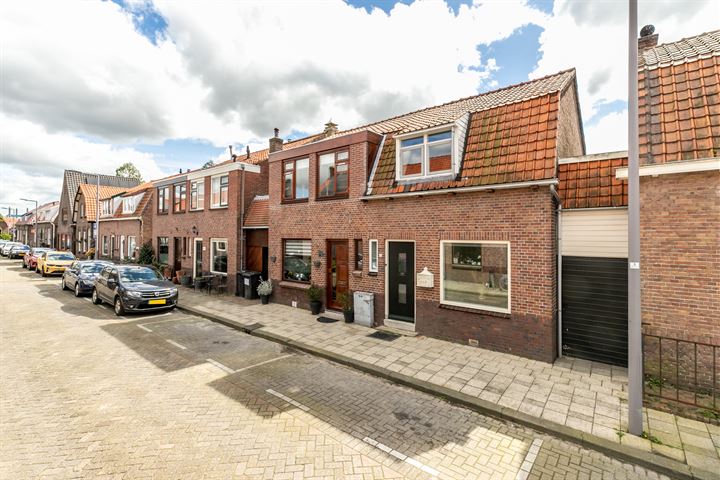 Vlielanderstraat 22 in Pernis Rotterdam