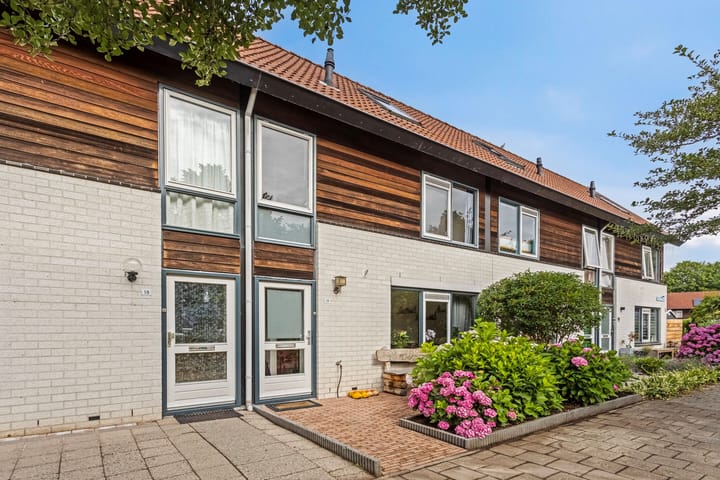 Photo of property Vlierbesplein 19, Zeewolde