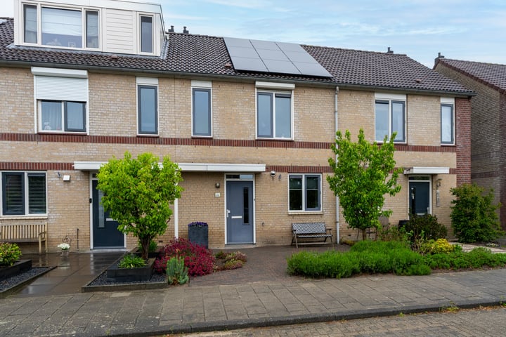 Vlinderslag 28 in Almkerk