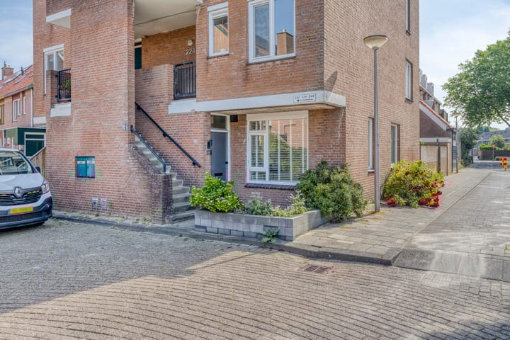 Vlinderveen 220 in Spijkenisse Foto