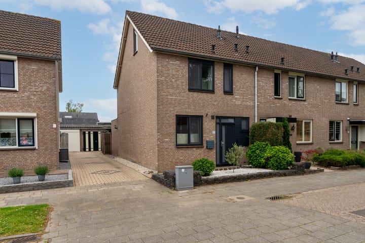Vogelenzang 63 in Wijk en Aalburg