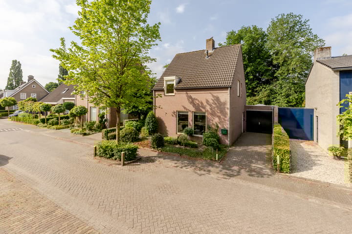 Vogelkers 11 in Helvoirt