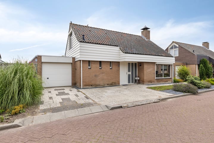 Volkerakstraat 15 in Herkingen