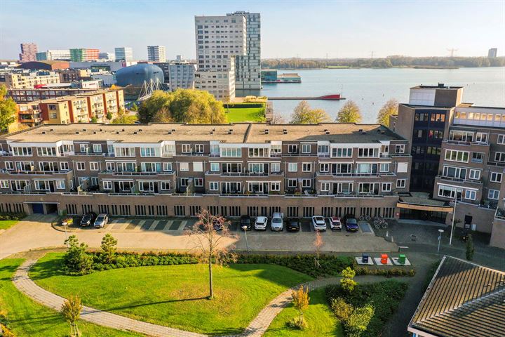 Vollenhoveschans 37 in Almere