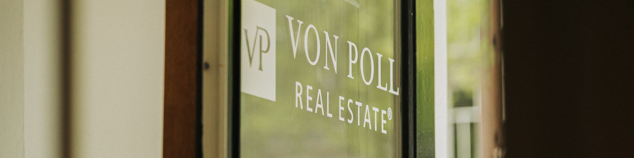 Bürofoto VON POLL REAL ESTATE