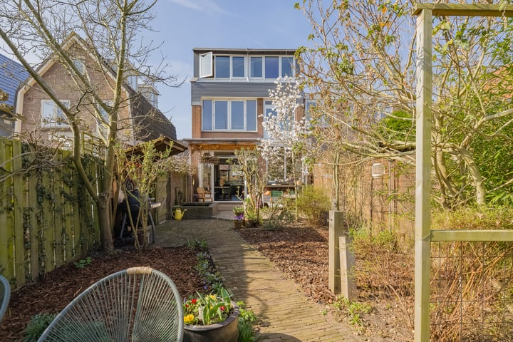 Photo of property Vondellaan 73, Beverwijk