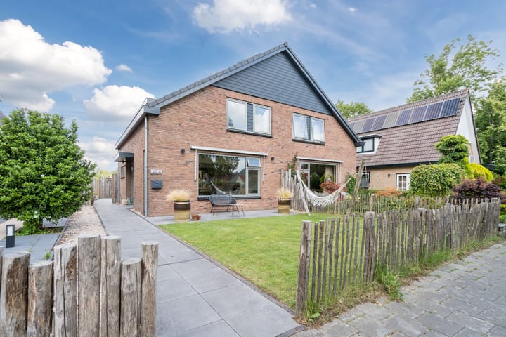 Photo of property Voorburggracht 235, Zuid-Scharwoude