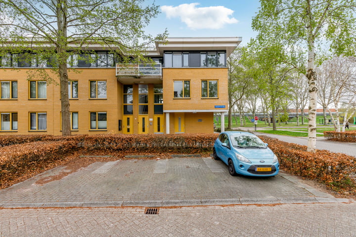 Voorjaarstraat 2 in Almere Foto