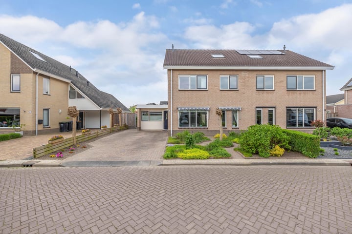 Voorne 8 in Emmeloord