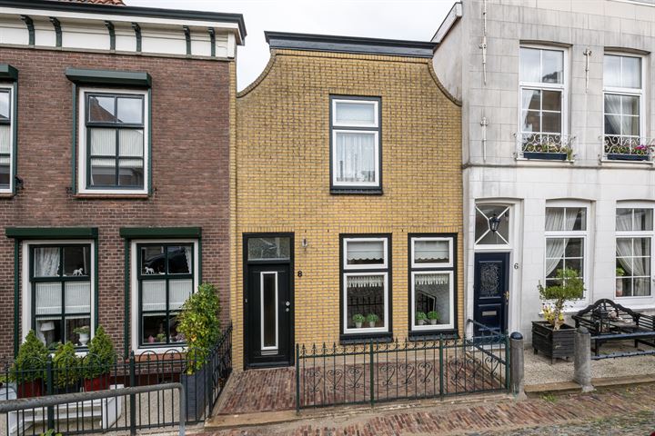 Voorstraat 8 in Ooltgensplaat