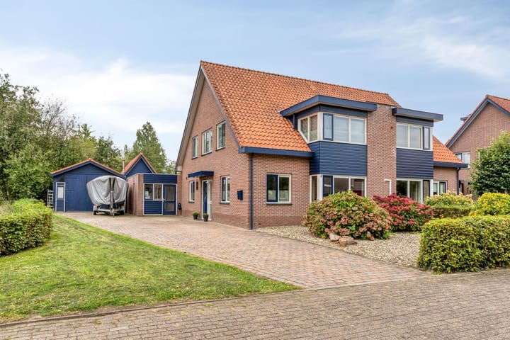 Voorweem 1 in Valburg
