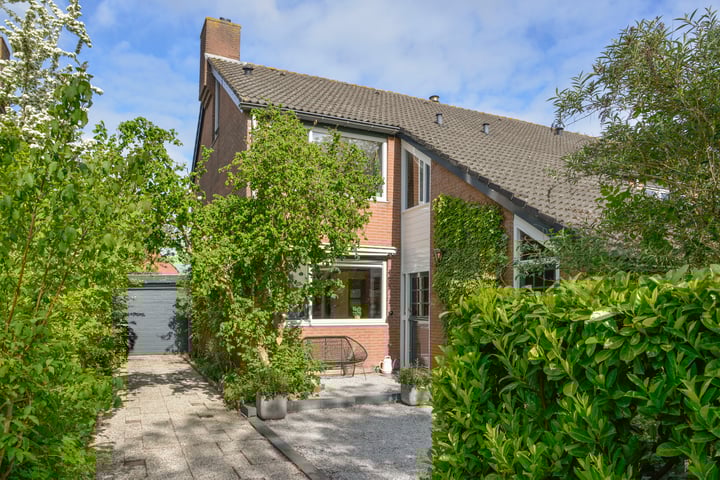 Vossestaart 21 in Huizen