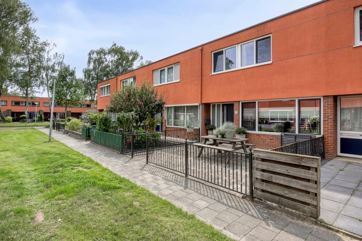Vredenveld 31 in Emmen photo