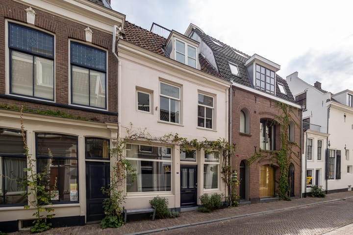 Vrouwjuttenstraat 7 in Utrecht photo