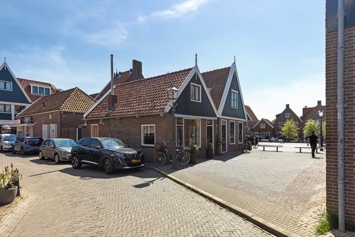 Photo of property W J Tuijnstraat 1, Volendam