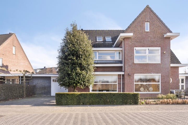 Photo of property W.J. van der Hooftstraat 26, Meteren