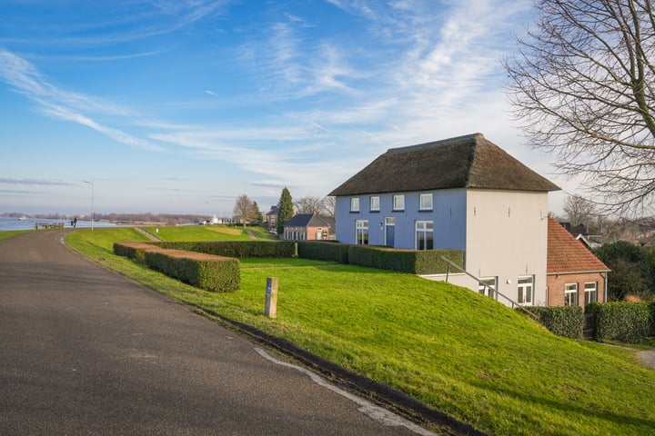 Photo of property Waalbandijk 103, Beneden-Leeuwen