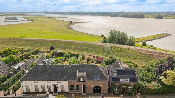 Waalbandijk 40 in Haaften