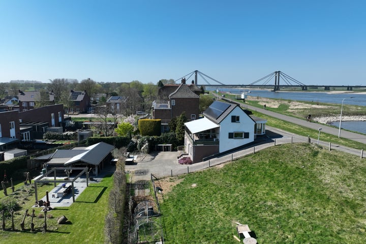 Photo of property Waalbandijk 77, Beneden-Leeuwen