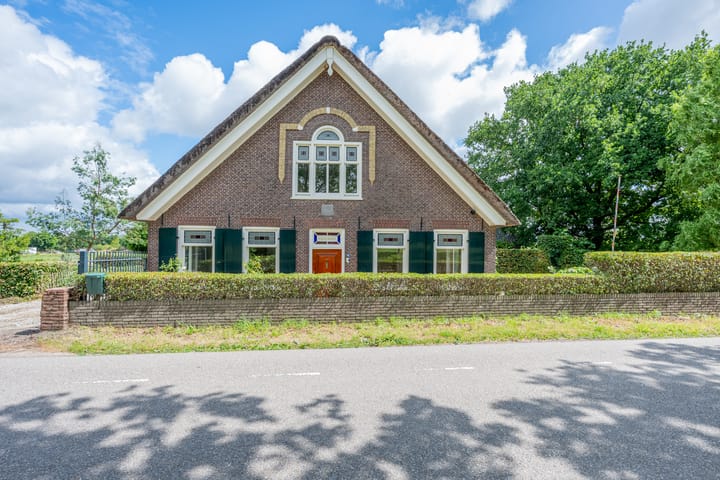 Photo of property Waalseweg 84, Tull en 't Waal