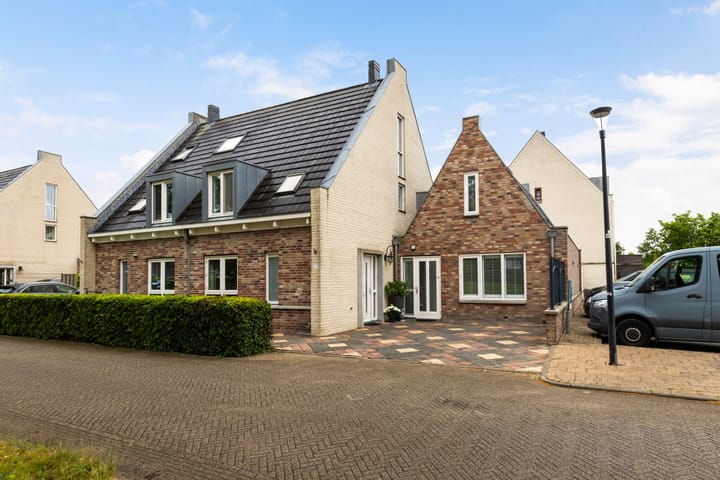 Photo of property Waalsteen 67, Houten