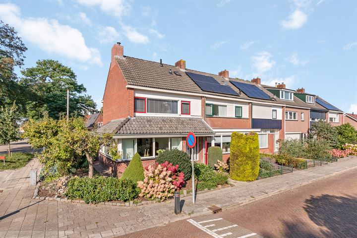 Waalstraat 1 in Nijverdal