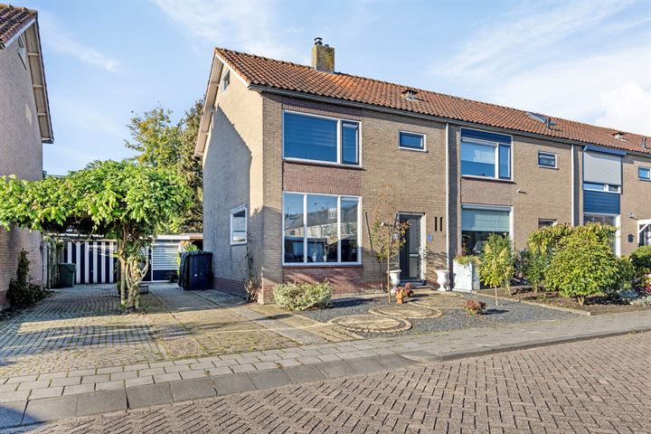 Waalstraat 10 in Maasdam